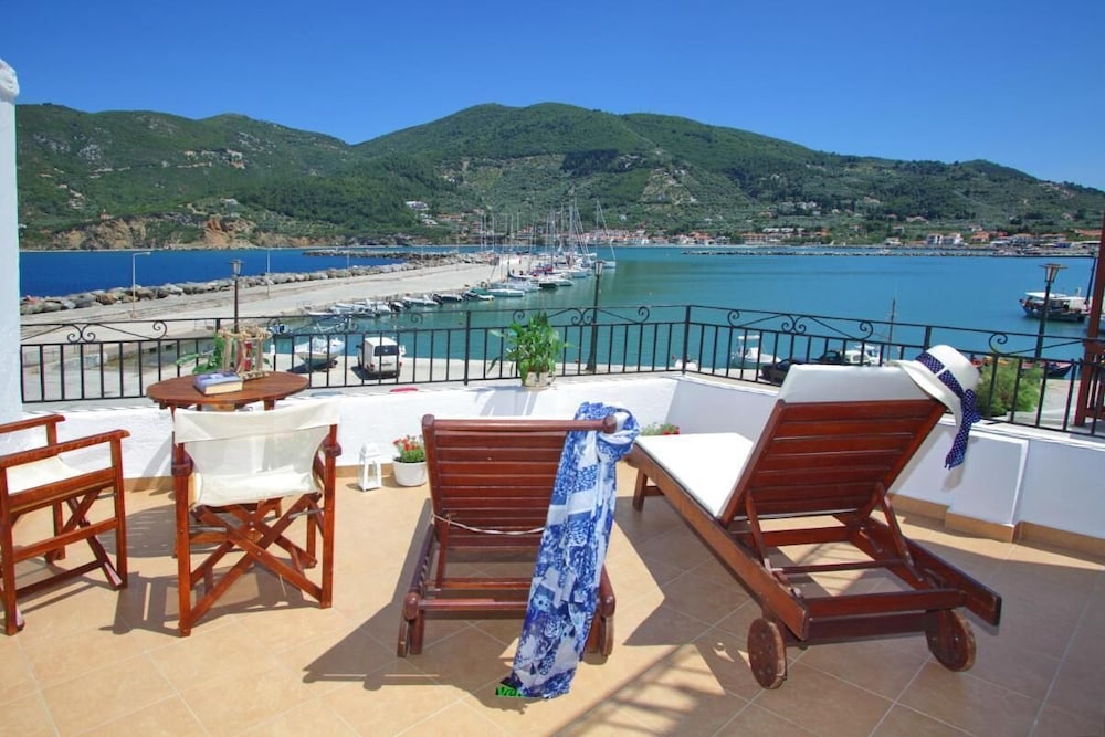 Villa Yiannoula With Amazing sea View at Skopelos Old Port — 4-Star Luxury Hotel in Skopelos, Greece