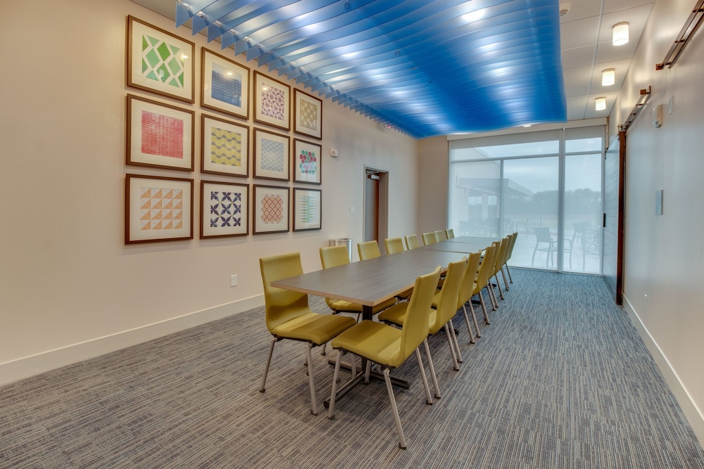 Holiday Inn Express & Suites Union City by IHG - photo 38
