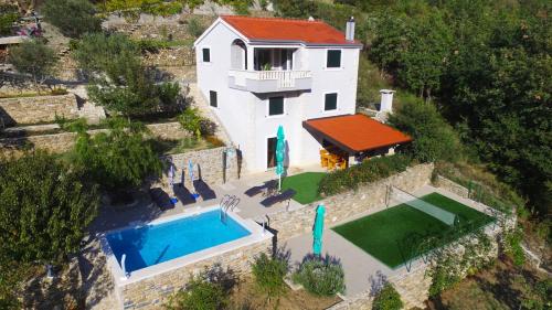 Holiday home in Omis with terrace air conditioning WiFi washing machine 5202 1 — 4-Star Luxury Hotel in Omis, Croatia