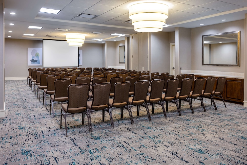 Hilton Garden Inn Roanoke - photo 44