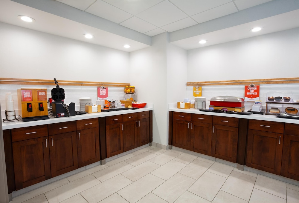 Hampton Inn Salt Lake City North - photo 45