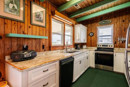 Sound Sleeper by Oak Island Accommodations - photo 36