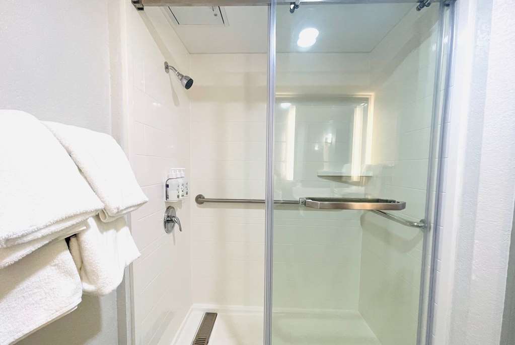 La Quinta Inn & Suites by Wyndham Birmingham Homewood - photo 30