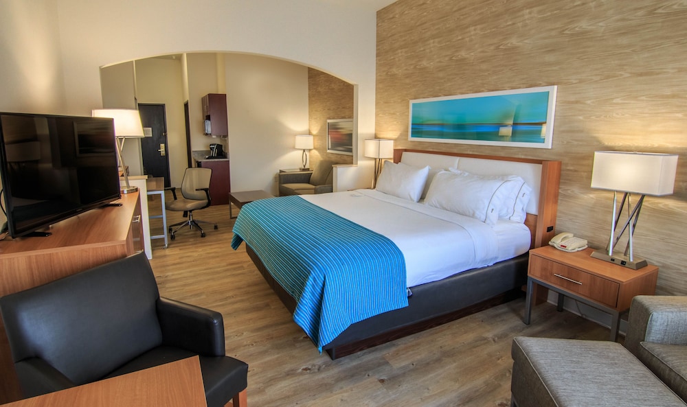 Holiday Inn Express & Suites Farmington by IHG - photo 17