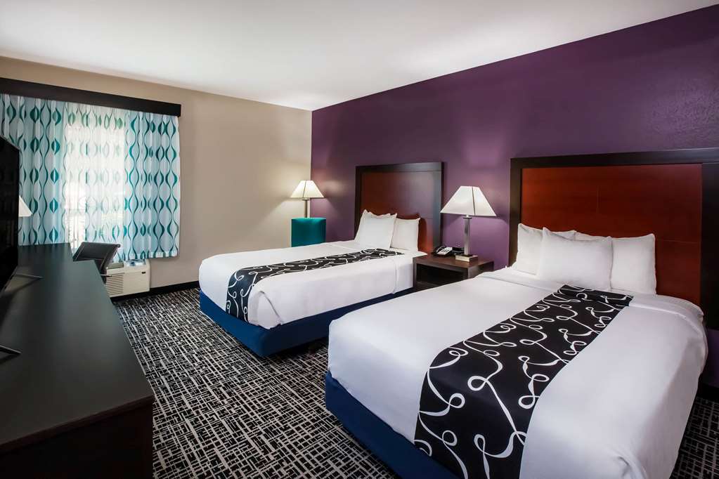 La Quinta Inn & Suites by Wyndham Lubbock North - photo 11