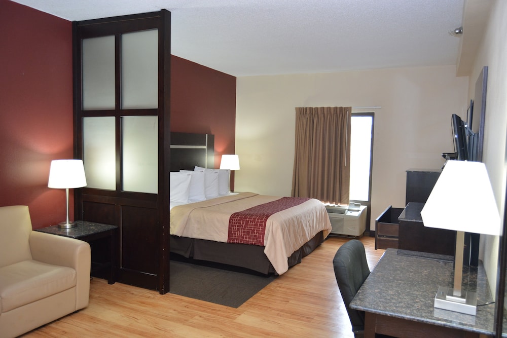 Red Roof Inn PLUS & Suites Chattanooga Downtown - photo 13