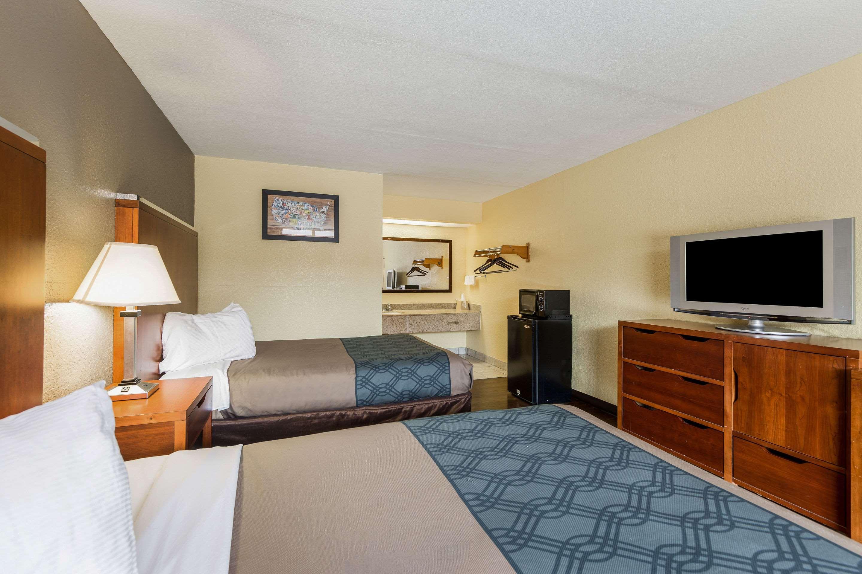 Econo Lodge Pigeon Forge TN - photo 42