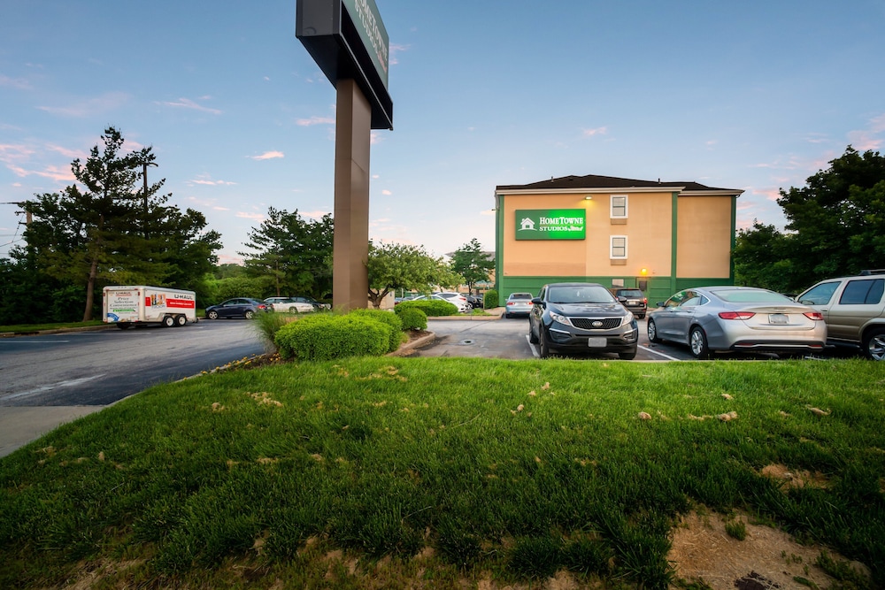 HomeTowne Studios by Red Roof St. Louis Airport N Lindbergh - photo 21