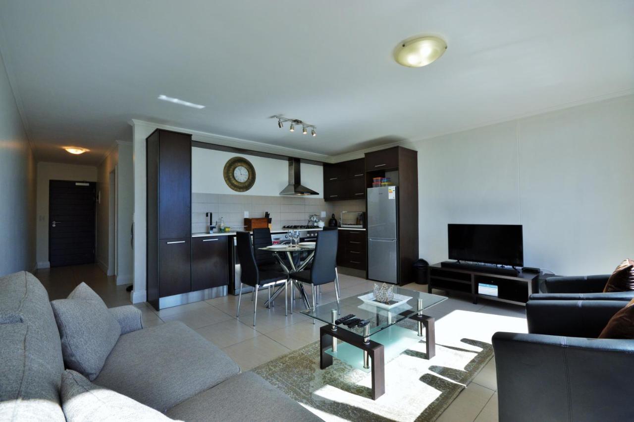 Quayside 1 Bedroom Apartment in Century City