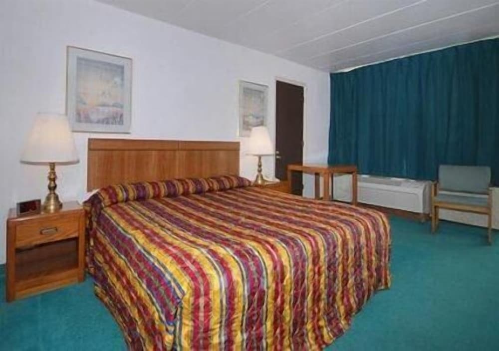 Loyalty Inn Maryville - photo 16