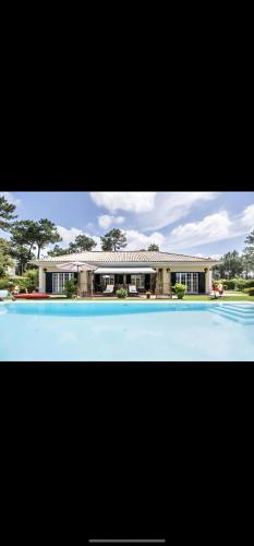 Charming Villa Jarros Private pool & Golf — 4-Star Luxury Hotel in Almada, Portugal