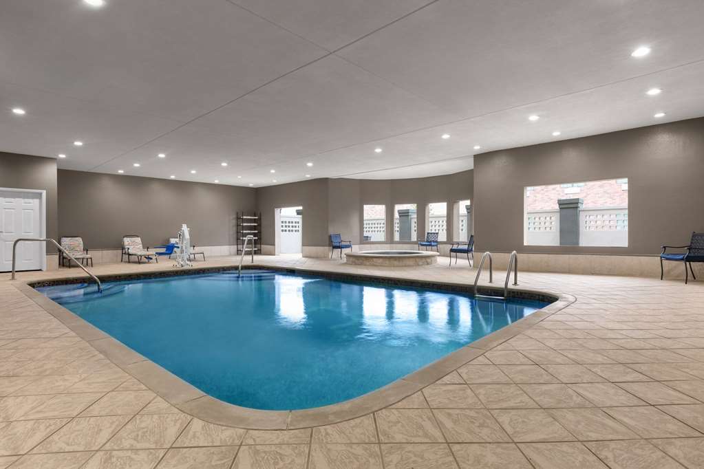 La Quinta Inn & Suites by Wyndham Belton Temple South - photo 33