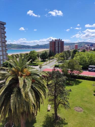 Katt Y El Mar in Laredo, Spain