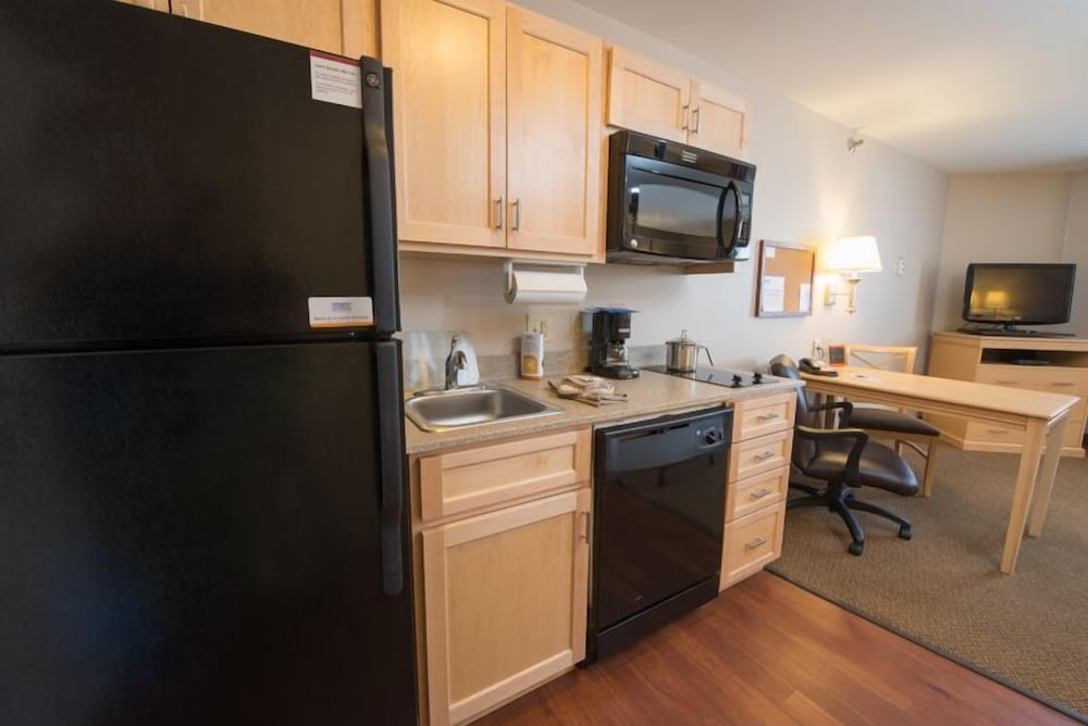 Candlewood Suites Minot by IHG - photo 20