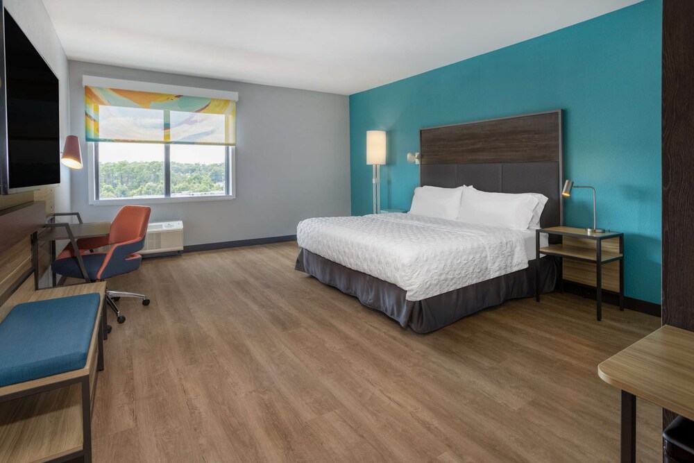 Tru by Hilton Pensacola Airport Medical Center - photo 17