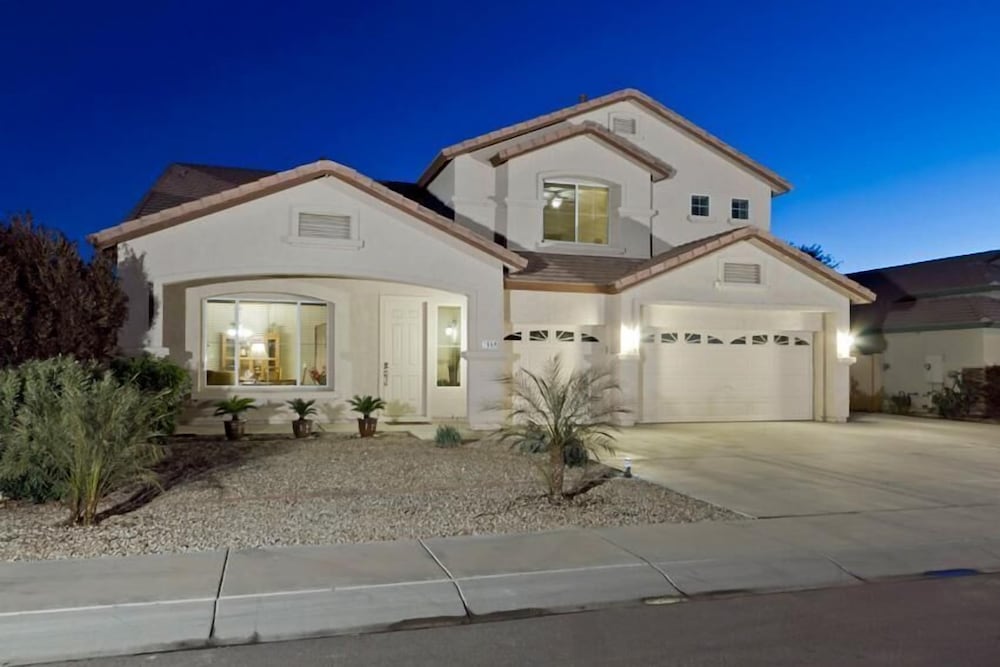 Peoria Desert Splendor By Signature Vacation Rentals — 4-Star Luxury Hotel in Peoria, United States