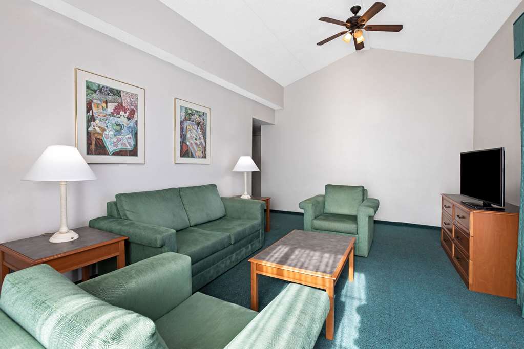 La Quinta Inn by Wyndham El Paso East Lomaland - photo 21