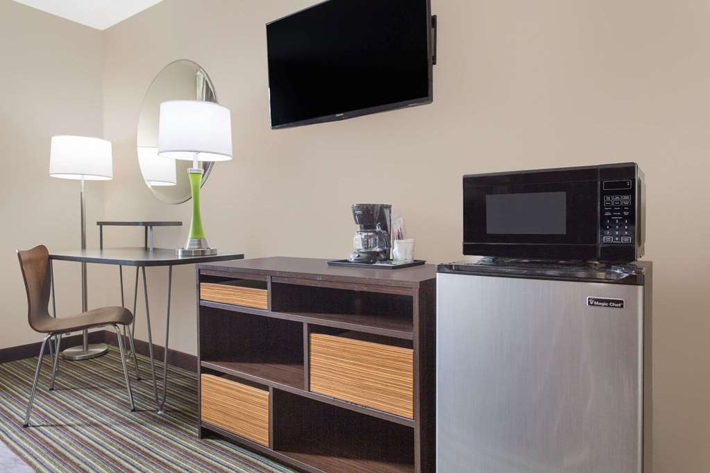 Super 8 by Wyndham Columbus Airport - photo 12