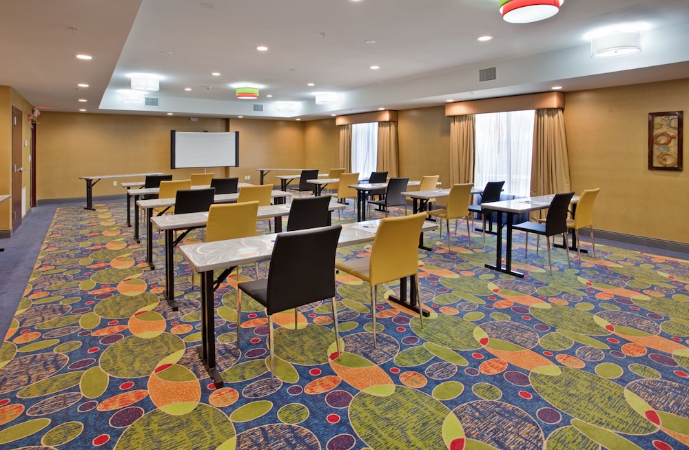 Holiday Inn Express & Suites St Louis Airport by IHG - photo 29