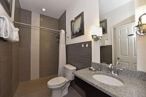 Beautiful 3 Bed Villa 10 Minutes From Disney 17440 Serenity Resort townhouse - photo 13