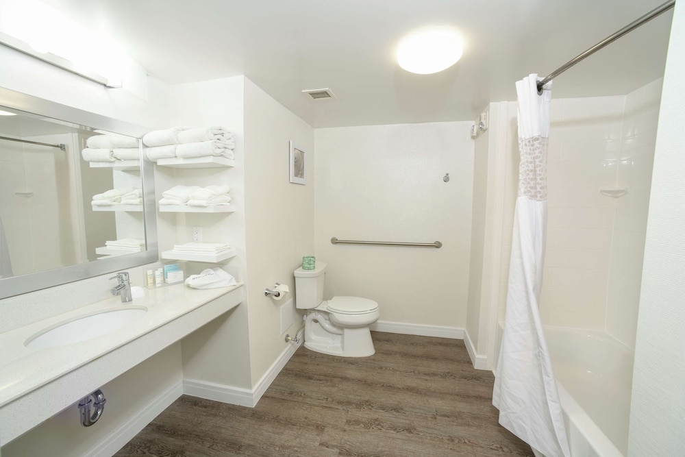 Hampton Inn Jacksonville East Regency Square - photo 12
