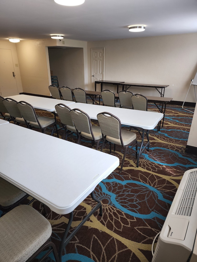Red Roof Inn Knoxville Central Papermill Road - photo 26