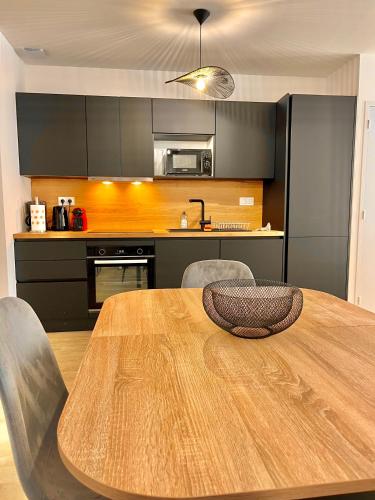 T2 Rez De Chaussee Le Victor Hugo in Cancale, France