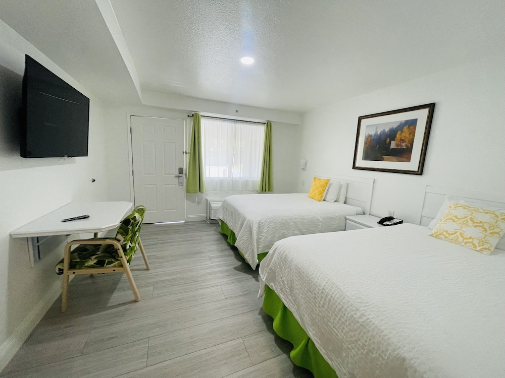Loma Linda Inn - photo 24