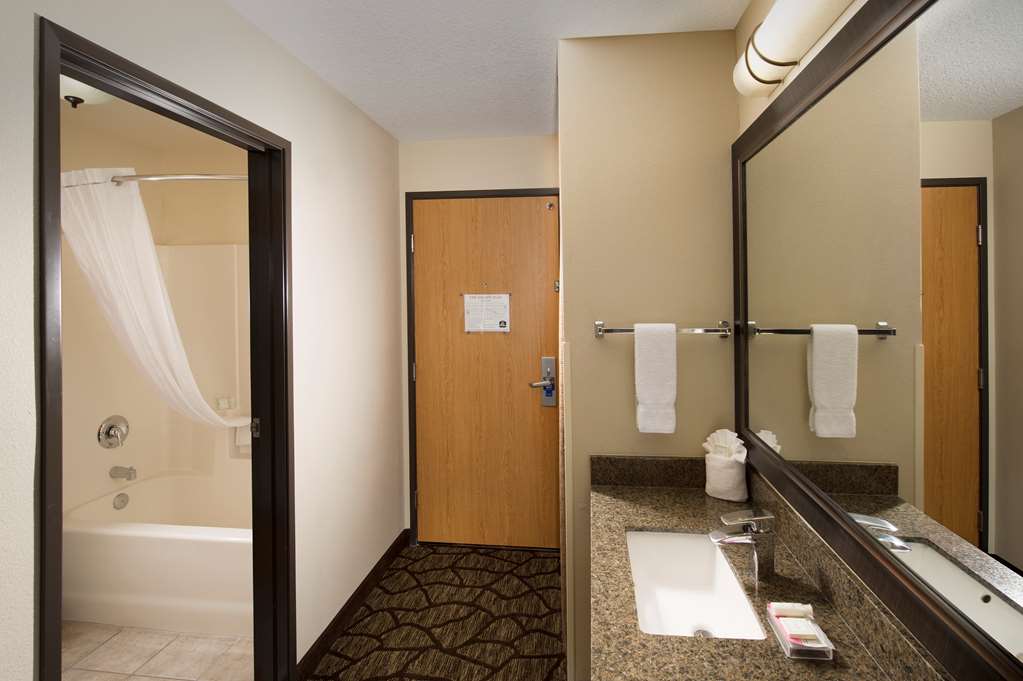 Best Western Plus Vancouver Mall Dr. Hotel & Suites - photo 20