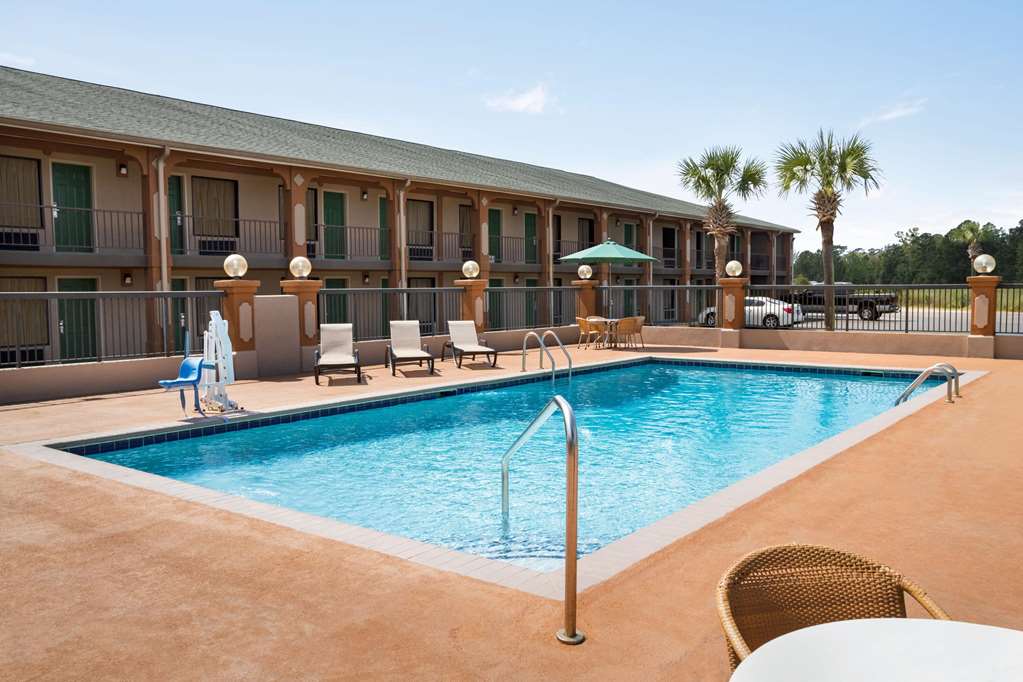 Days Inn by Wyndham Hardeeville I 95 State Line - photo 12