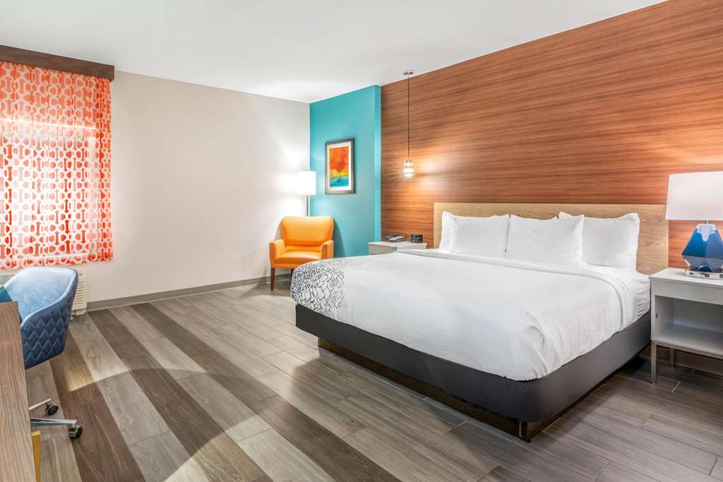 La Quinta Inn & Suites by Wyndham Oklahoma City Airport - photo 16