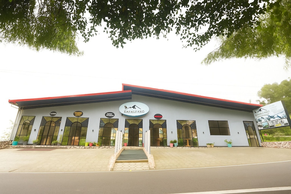 Kafal Pako Resort Luxury Mountain View Stay in Mukteshwar in Dhari, India