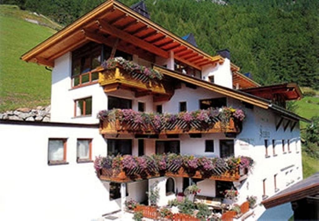 Haus Saskia — 4-Star Luxury Hotel in Soelden, Austria