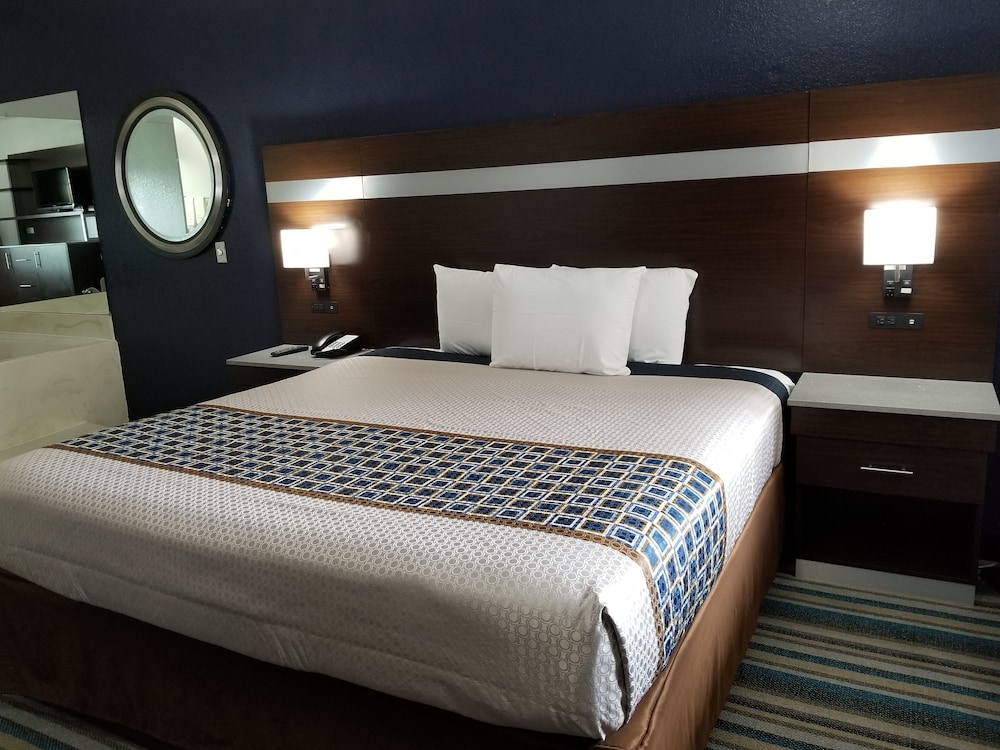 HomeBridge Inn and Suites - photo 11