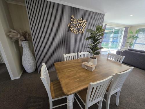 Family Paradise Retreat 3BRHaven in Rolleston, New Zealand