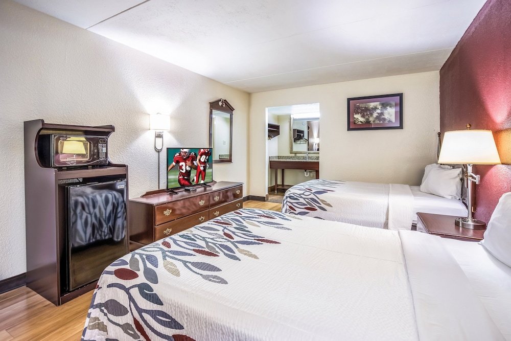 Red Roof Inn Caryville - photo 13