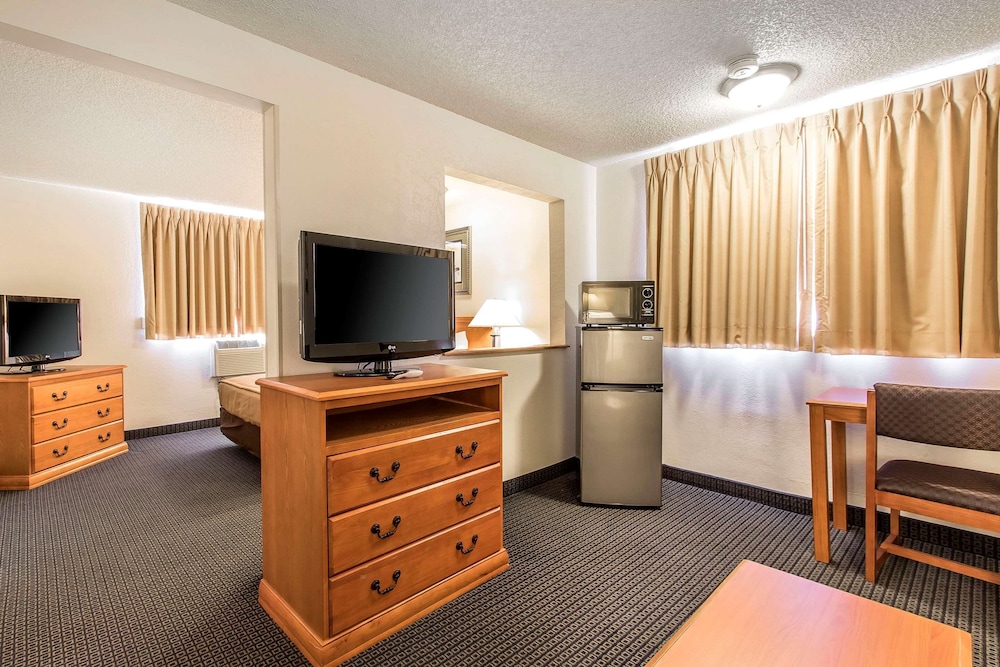 Brentwood Inn - photo 34