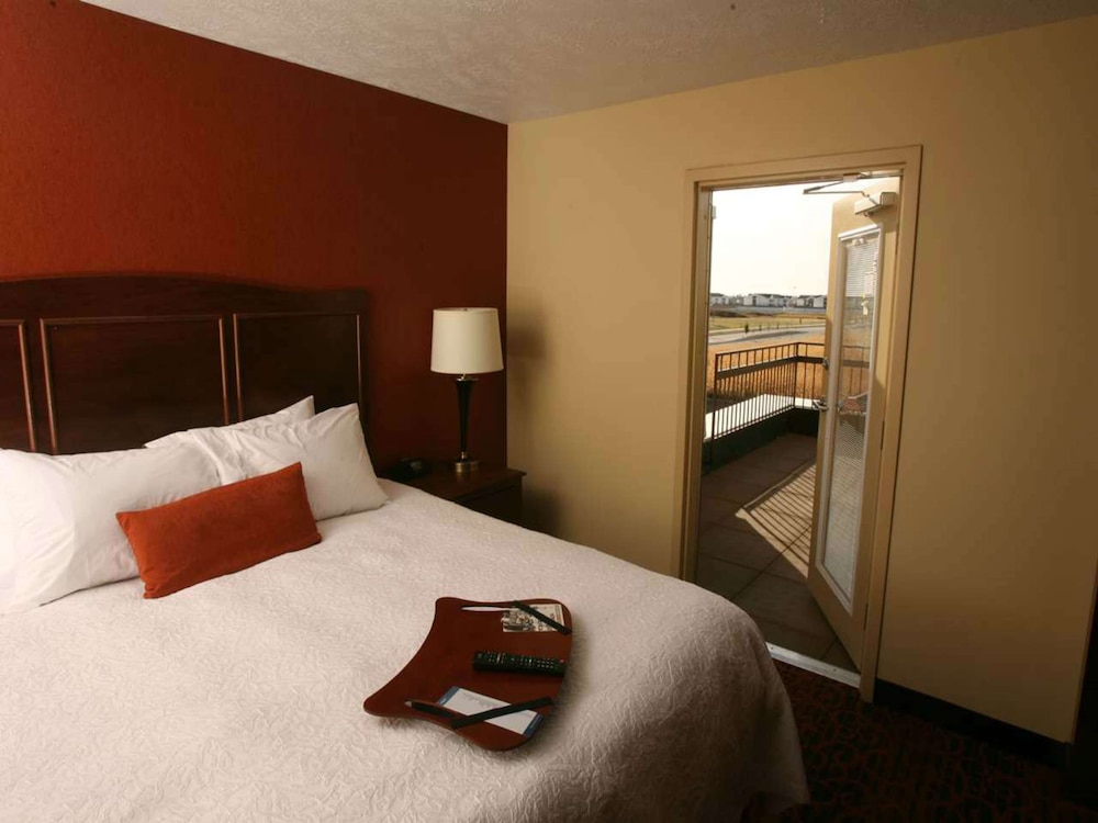Hampton Inn & Suites by Hilton Fargo Medical Center - photo 9