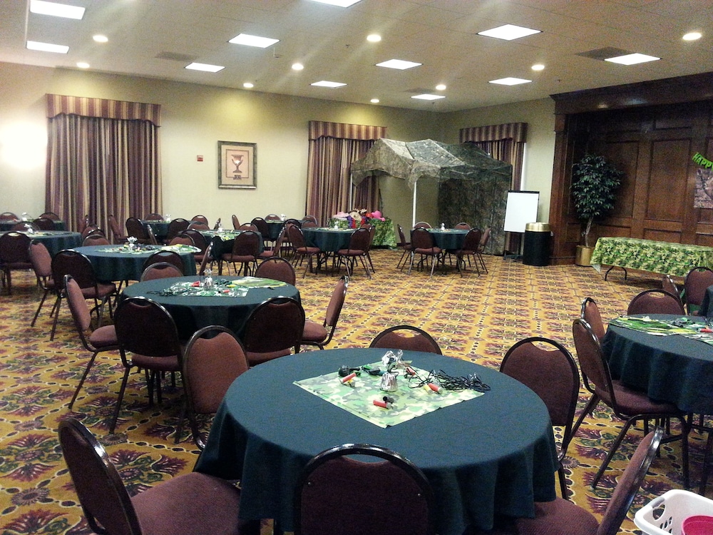 Ashmore Inn and Suites - photo 34