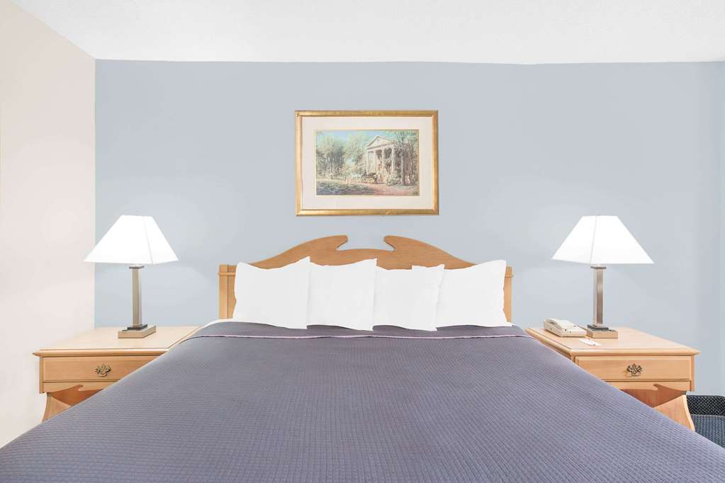 Howard Johnson by Wyndham Staunton - photo 17