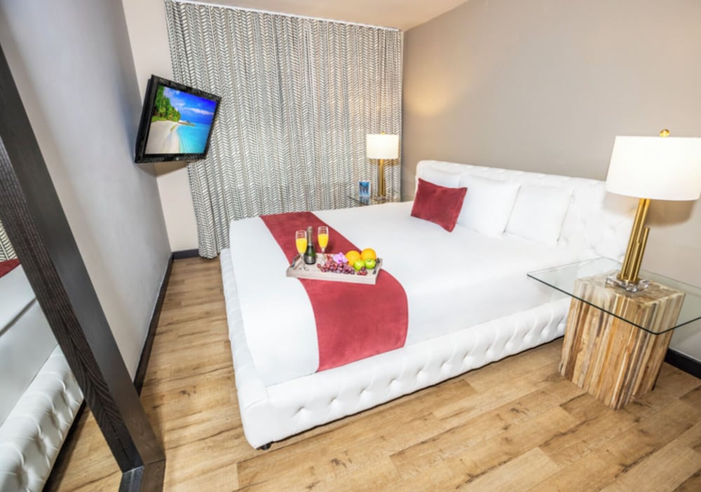 The Shoreline Suites - photo 15