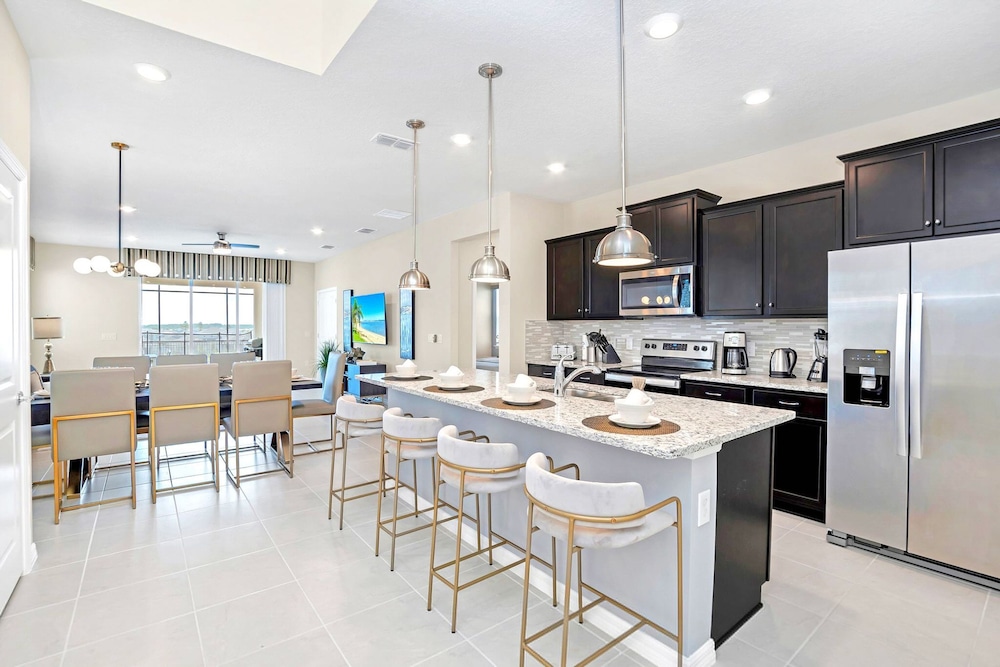 Upstay Windsor Island Resort Home w Pool Spa BBQ - photo 3
