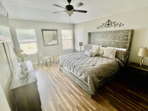 My Enchanted and Cozy Home Lackland AFB Sea World Confortable — 4-Star Luxury Hotel in San Antonio, United States