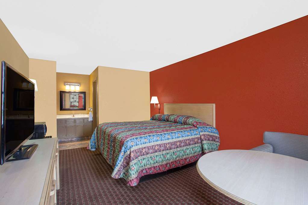 Knights Inn Wildersville - photo 12