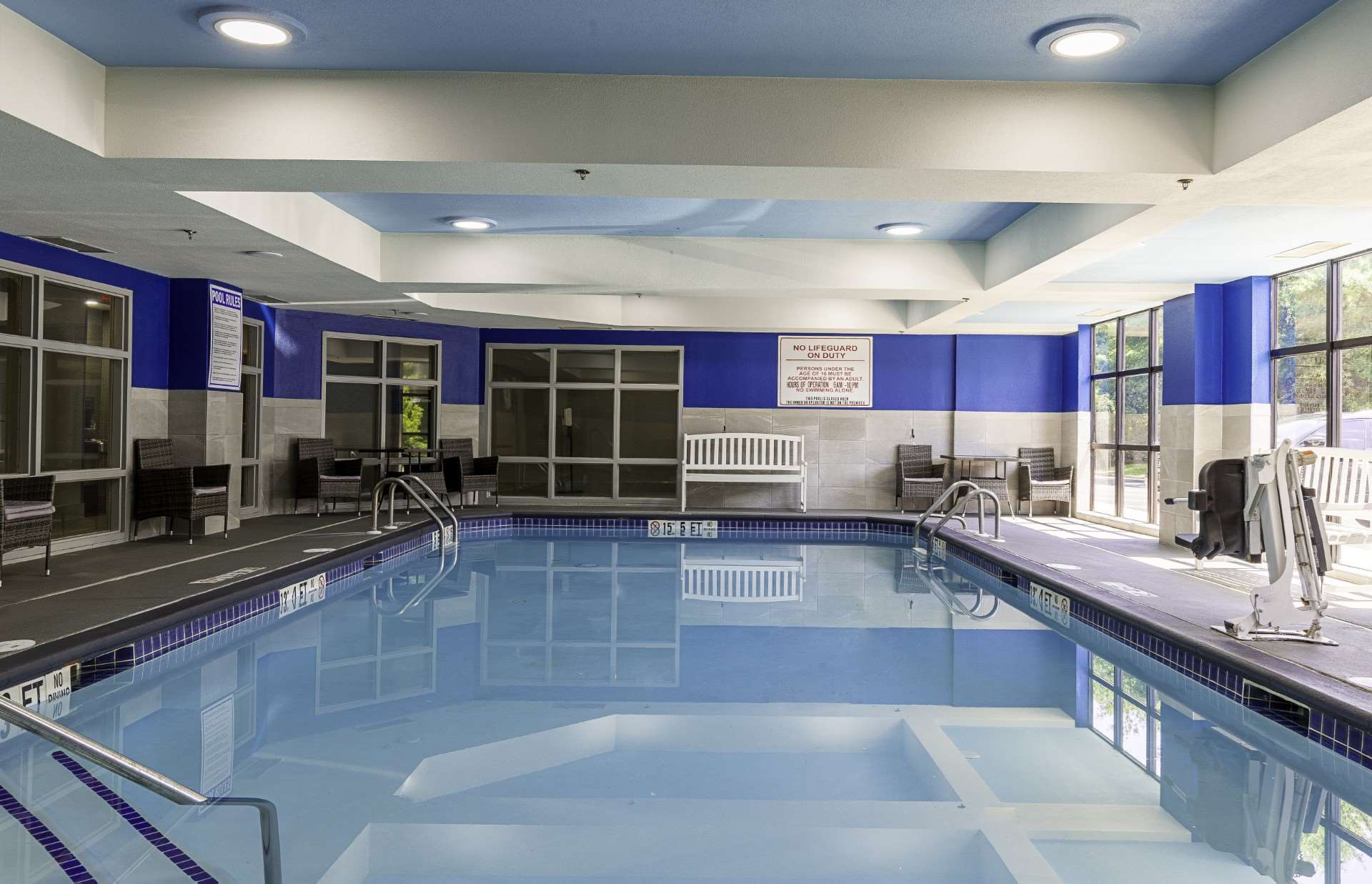 Hampton Inn East Windsor - photo 12