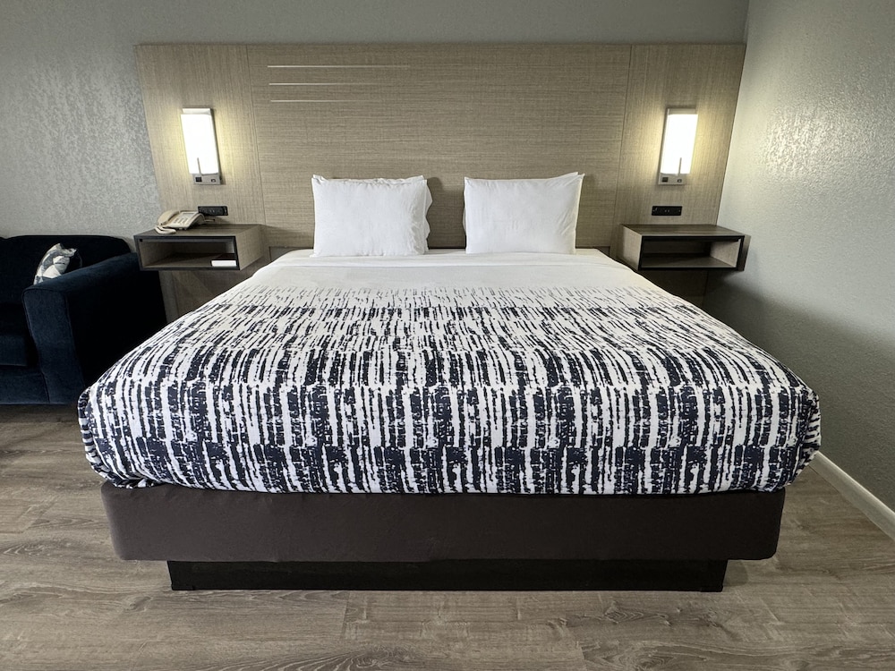 Copper Manor Motel - photo 9