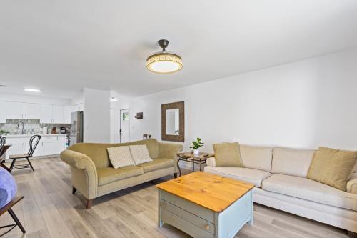 Near Ft Myers Beach Charming spacious 2BD — 4-Star Luxury Hotel in Fort Myers, United States