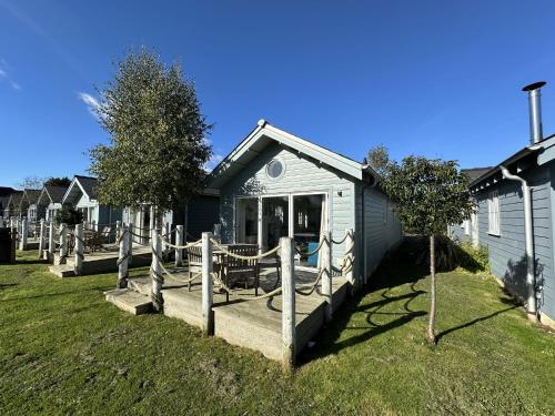 The Leaf Cafe & Glamping - carbon neutral hotel in Unknown City