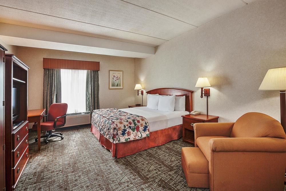La Quinta Inn Paramus - photo 19
