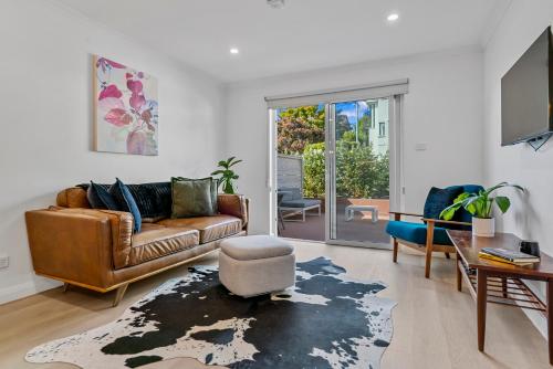 Modern Central Apartment Footsteps to Salamanca — 4-Star Luxury Hotel in Hobart, Australia